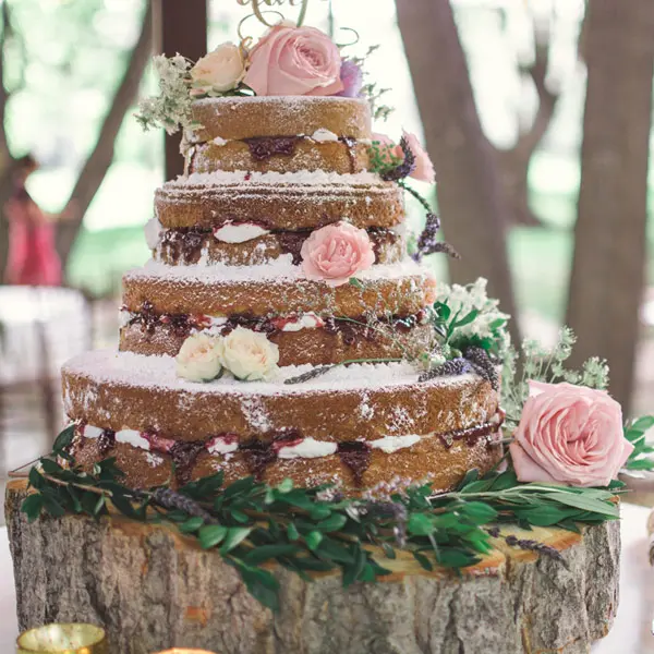 Een naked cake bruidstaart in Friesland